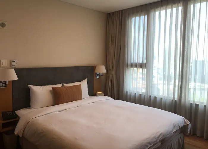 Somerset Palace Apartment