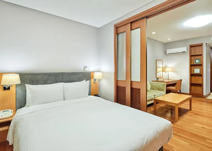Somerset Palace Apartment