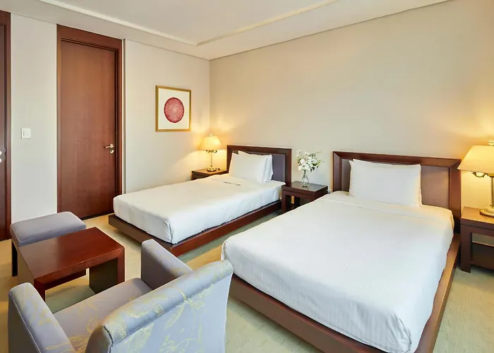 Somerset Palace Apartment *