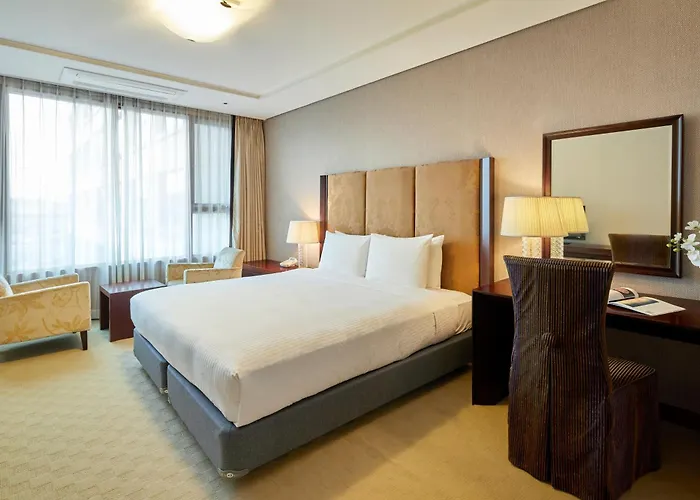 Somerset Palace Apartment *